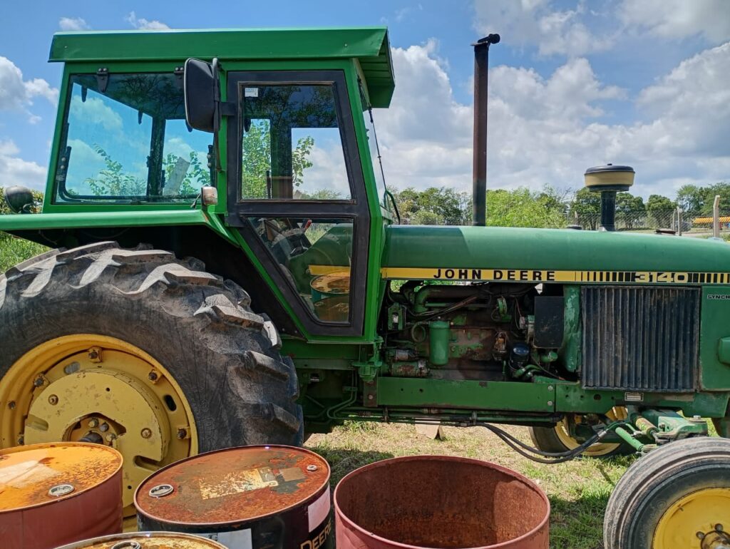 John Deere 3140