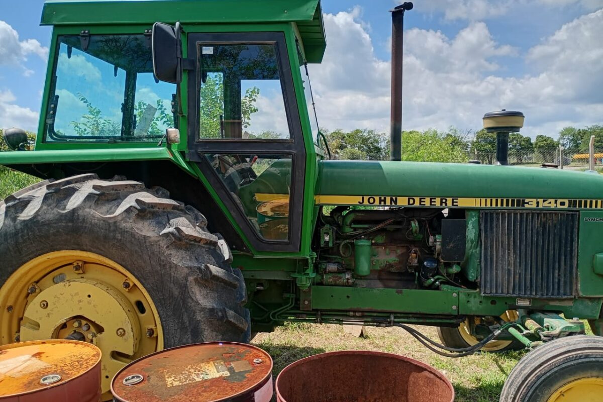 John Deere 3140