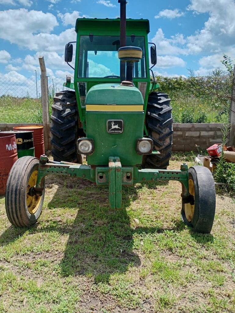 John Deere 3140