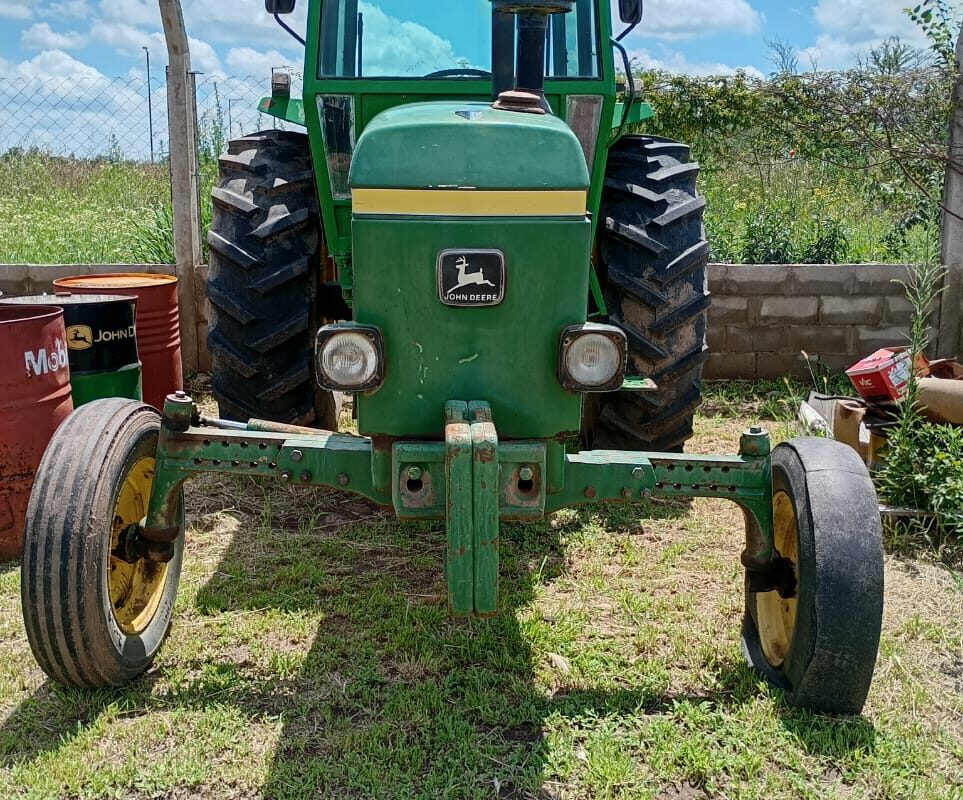 John Deere 3140