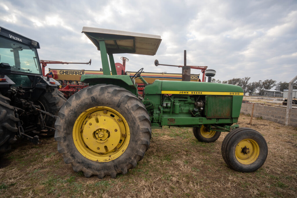 John Deere 3530