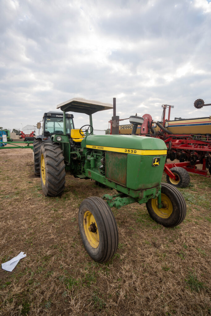 John Deere 3530