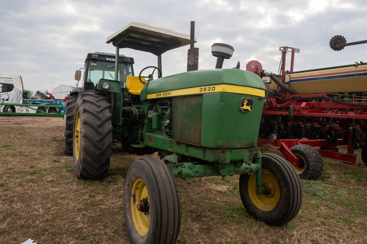 John Deere 3530