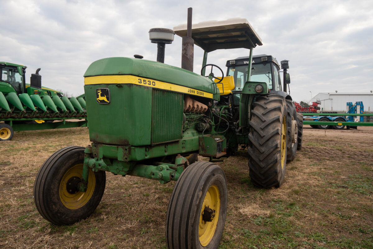 John Deere 3530