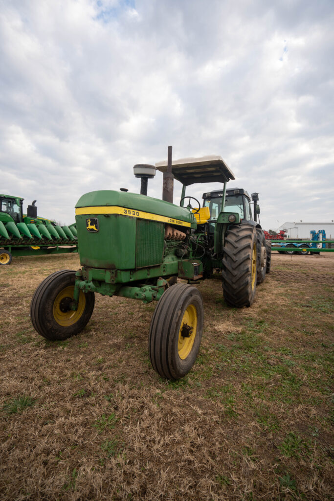 John Deere 3530