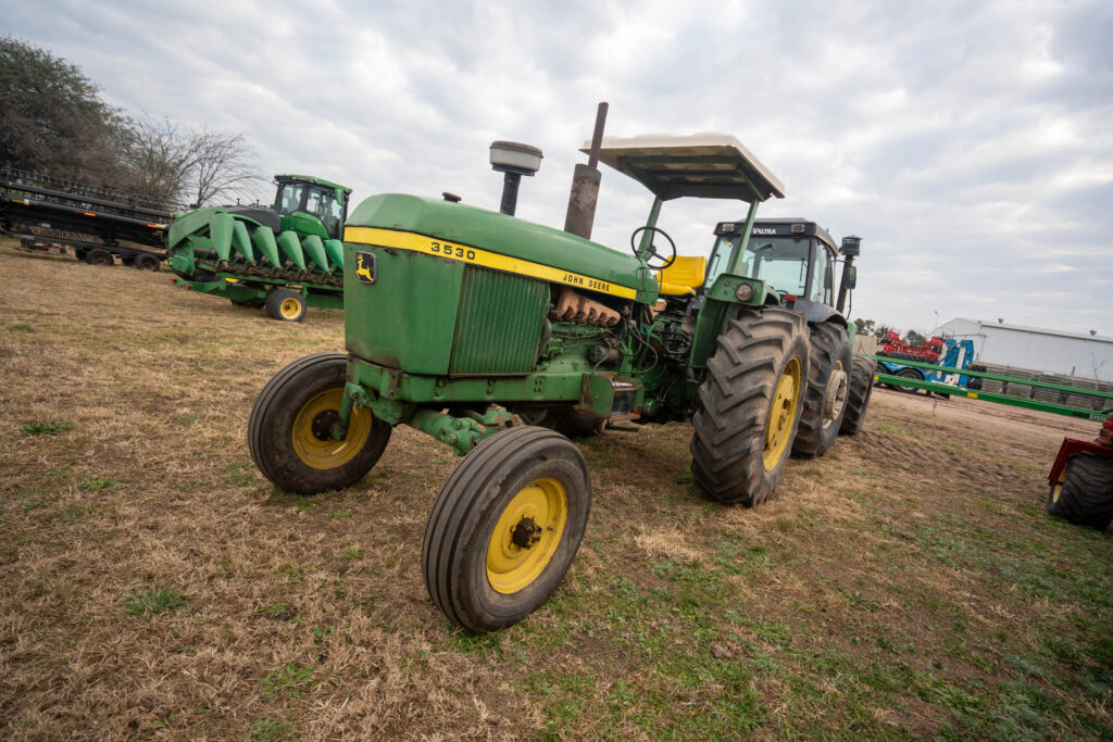 John Deere 3530