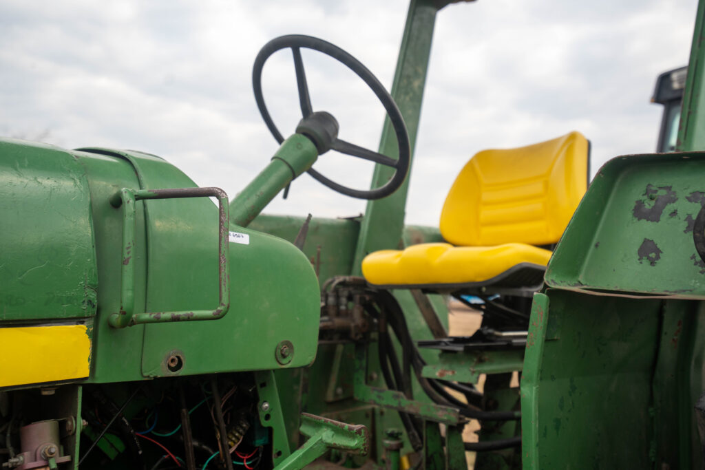 John Deere 3530