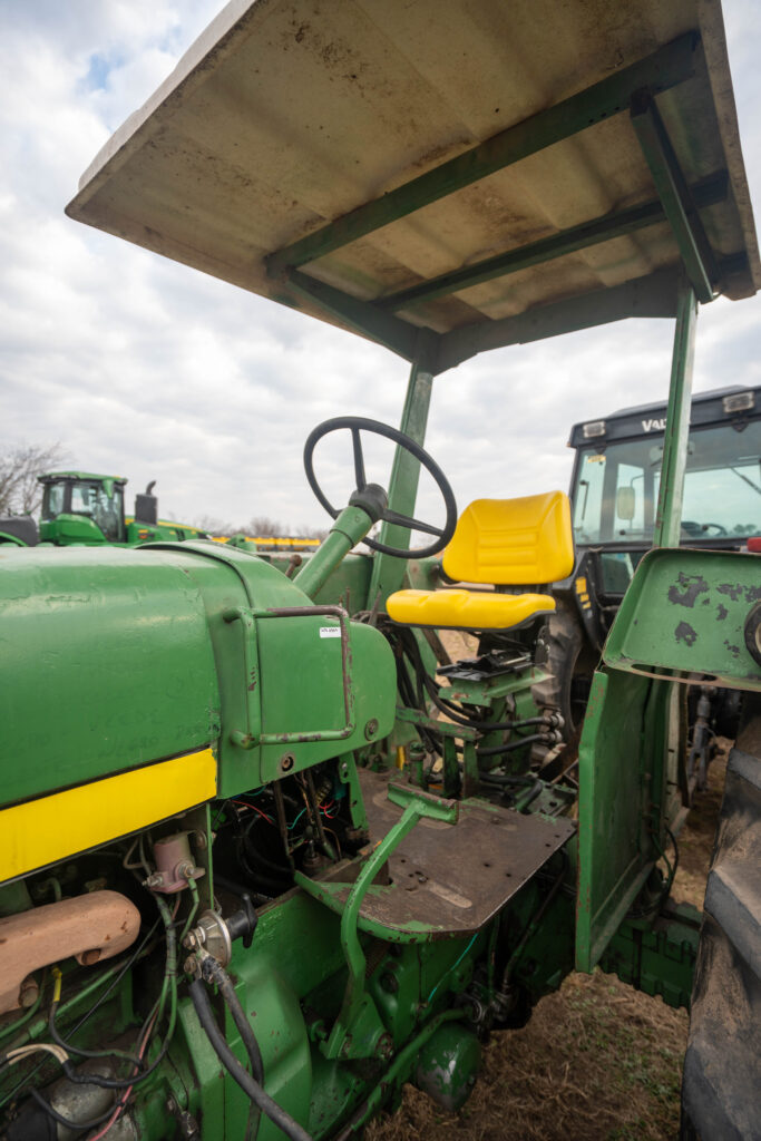 John Deere 3530