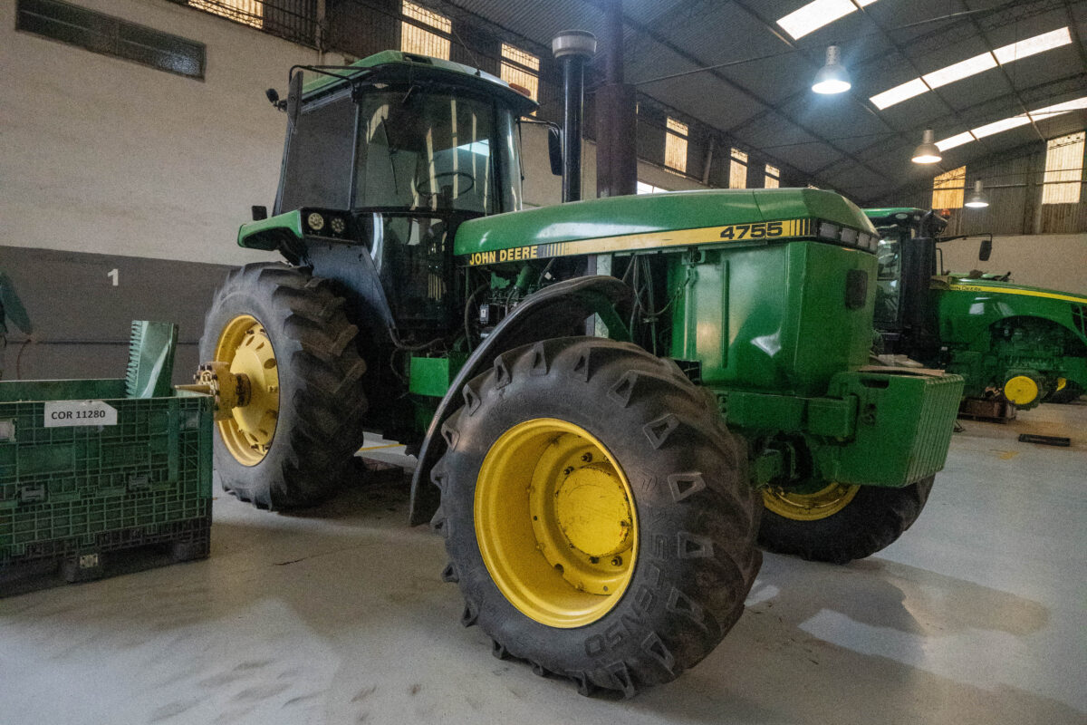 John Deere 4755
