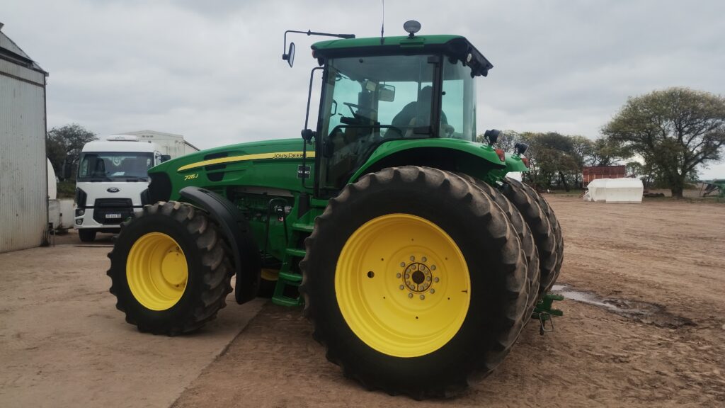 John Deere 7215J
