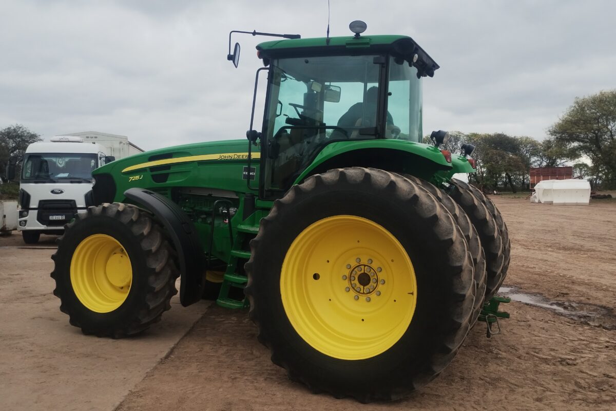 John Deere 7215J