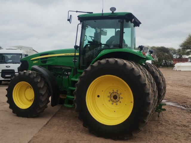 John Deere 7215J