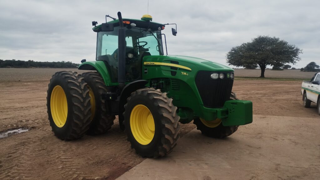 John Deere 7215J