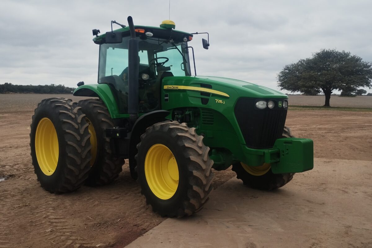 John Deere 7215J