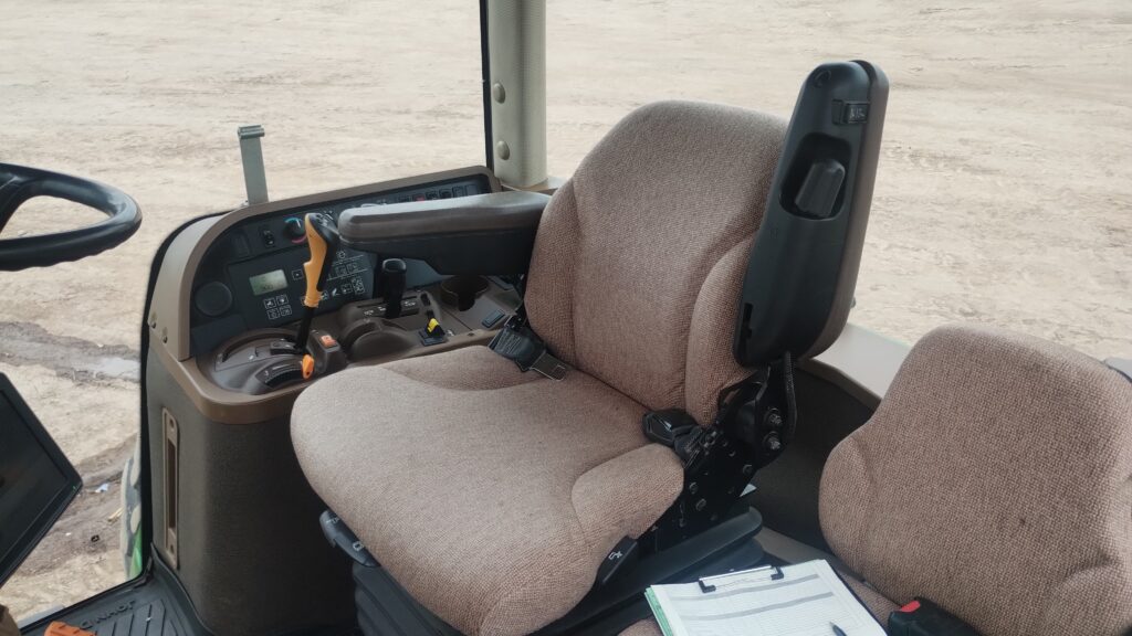John Deere 7215J