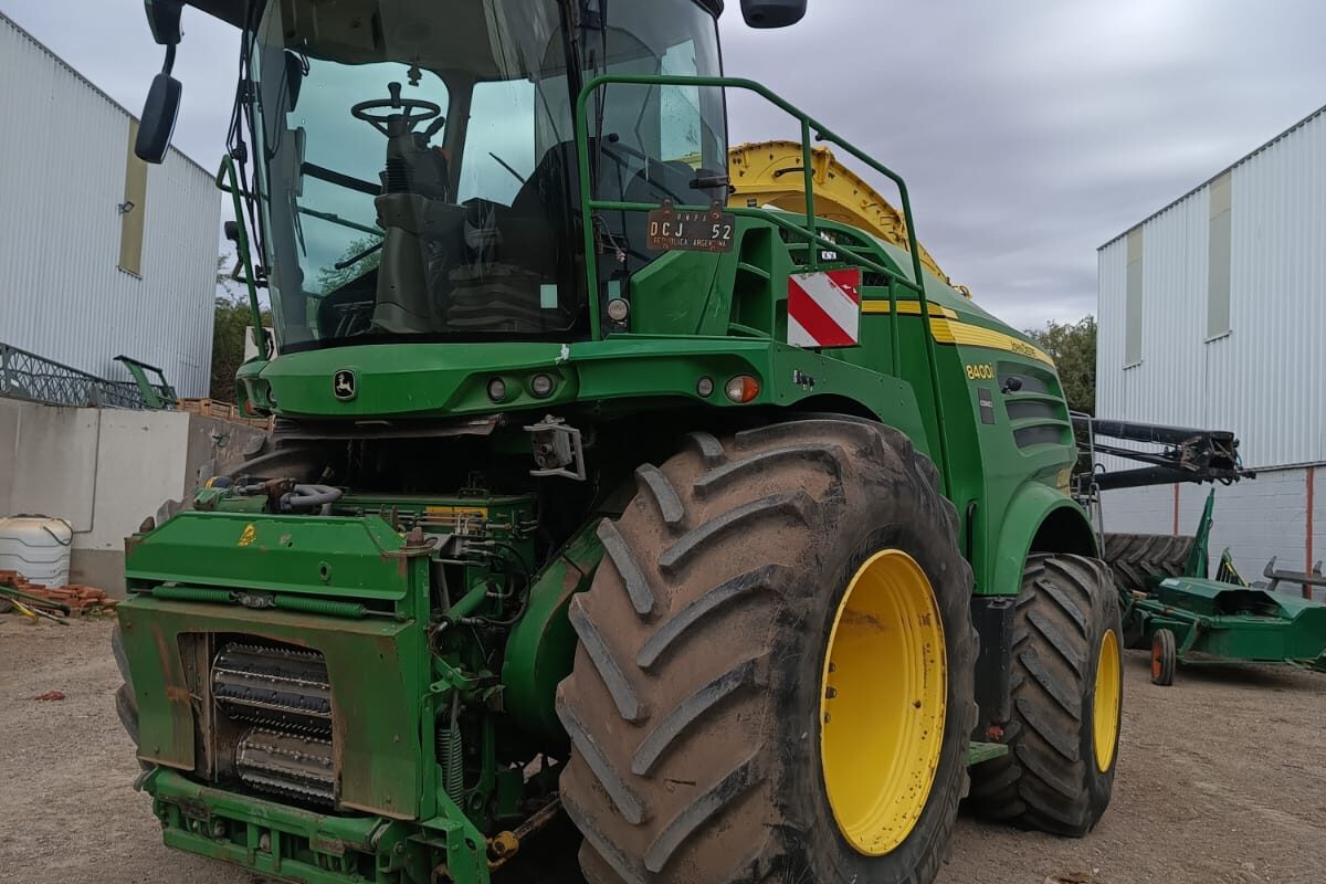 John Deere 8400