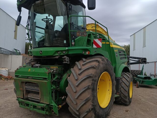 John Deere 8400