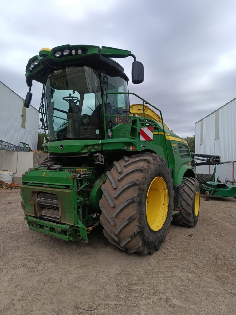 John Deere 8400