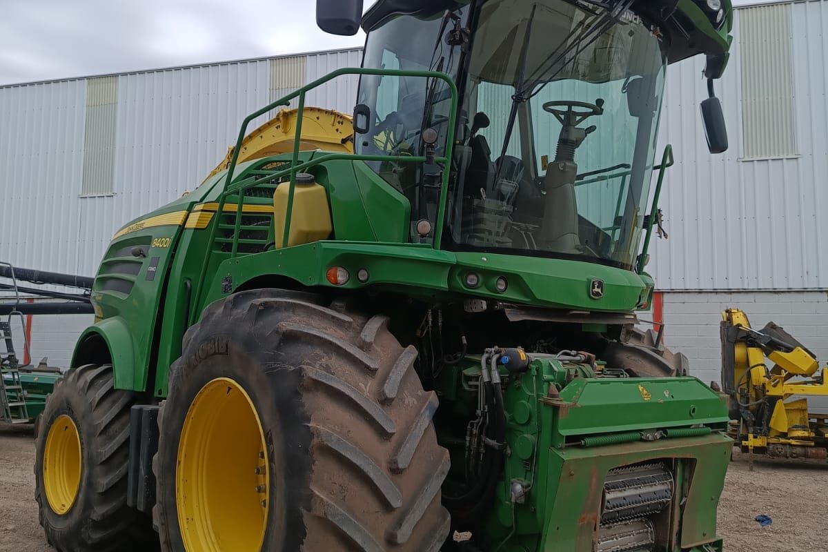 John Deere 8400