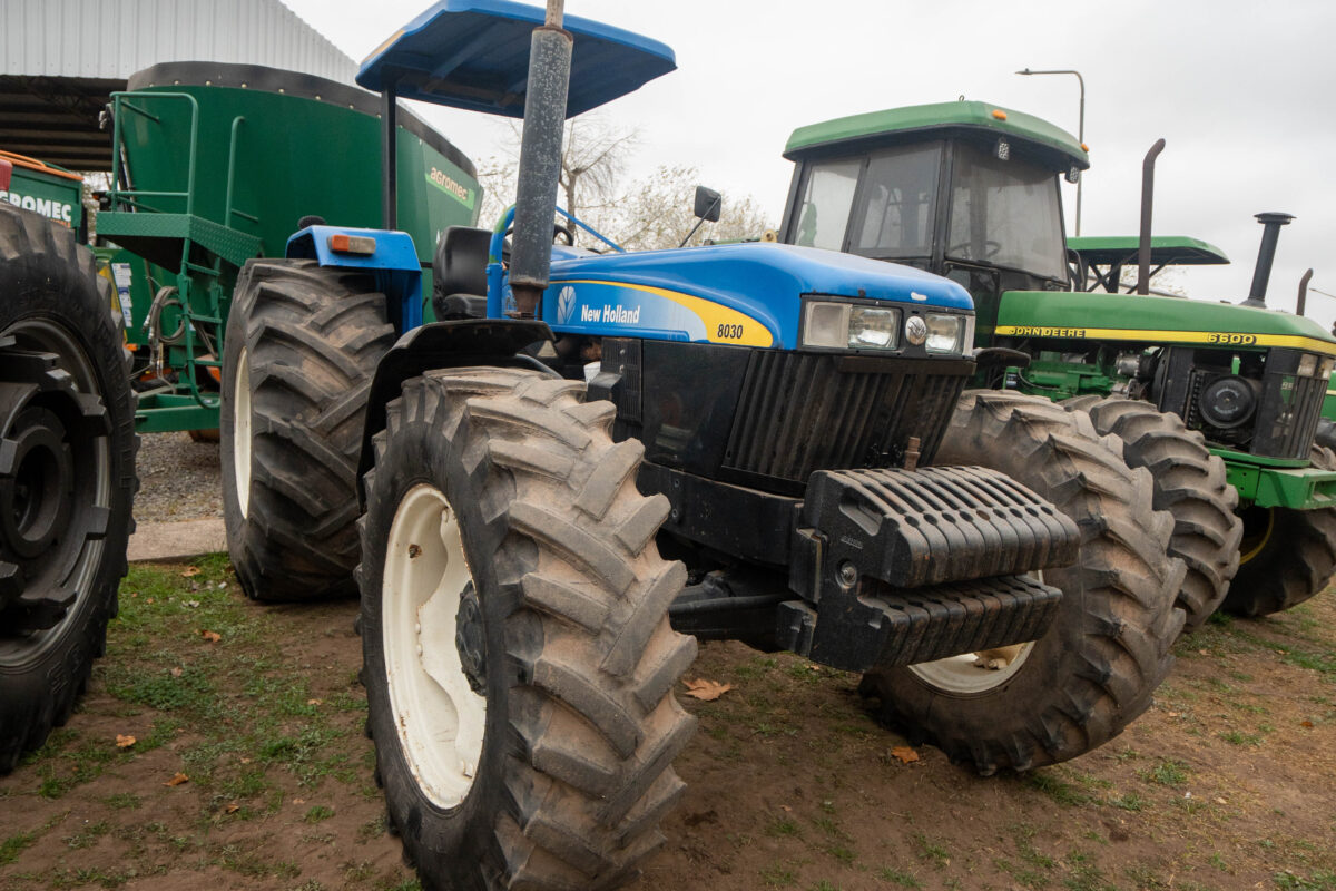 New Holland 8030