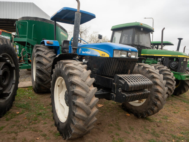 New Holland 8030