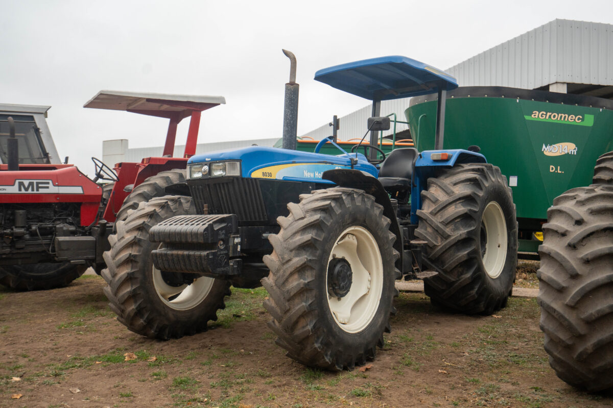 New Holland 8030