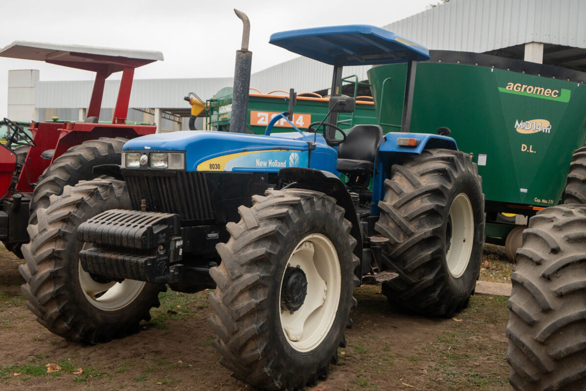 New Holland 8030