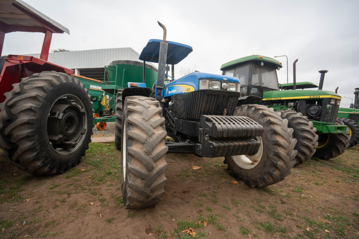 New Holland 8030