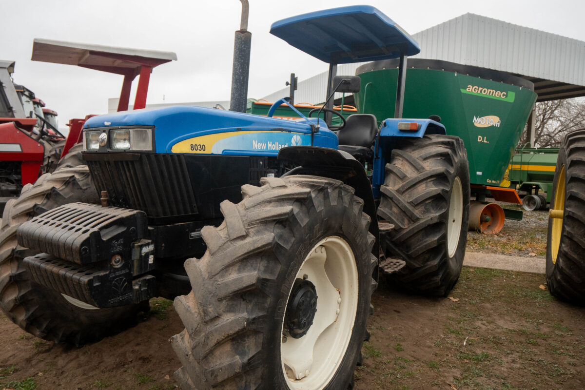 New Holland 8030