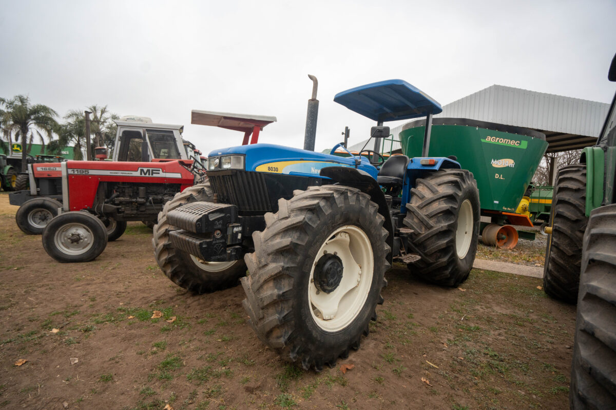 New Holland 8030
