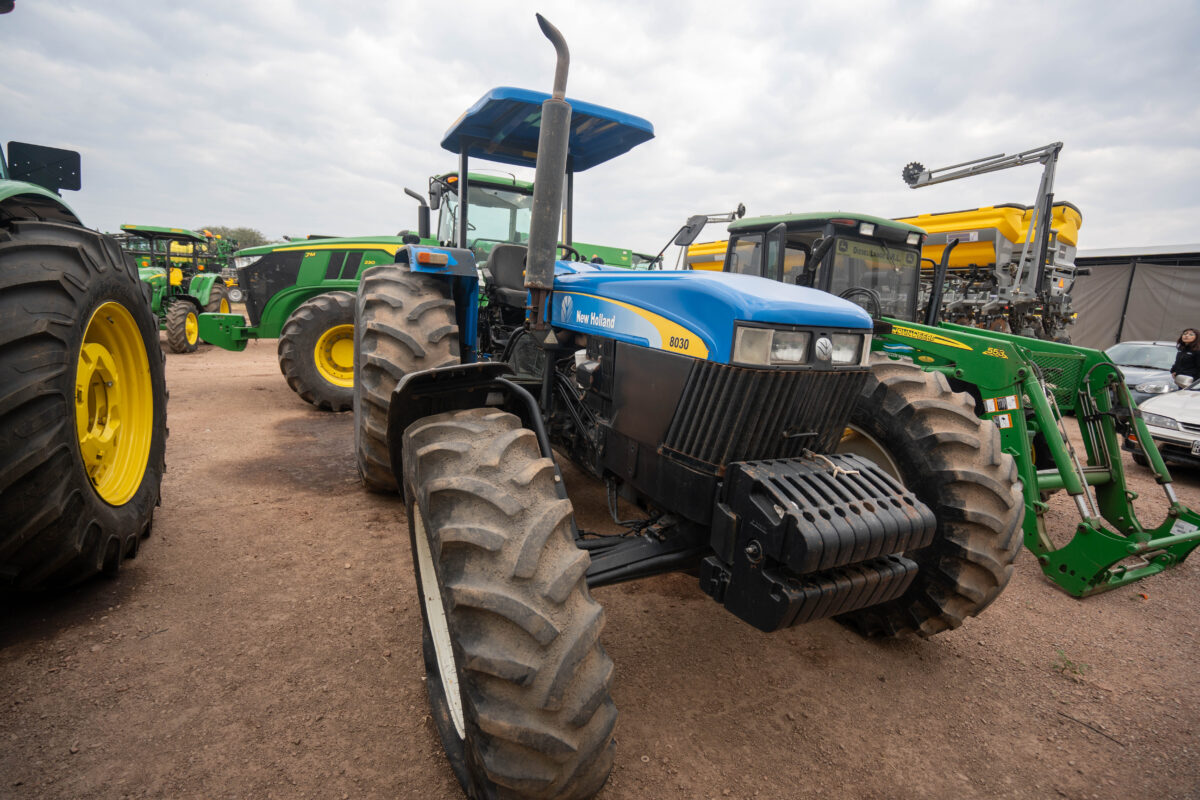 New Holland 8030