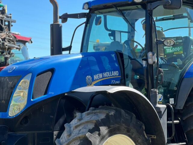 New Holland T7-240