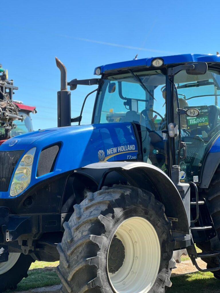 New Holland T7-240