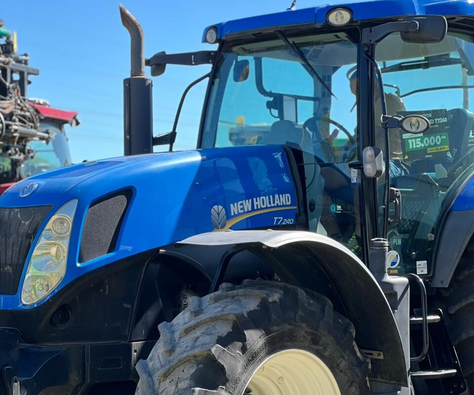 New Holland T7-240