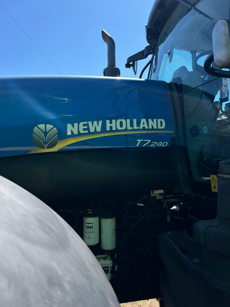 New Holland T7-240