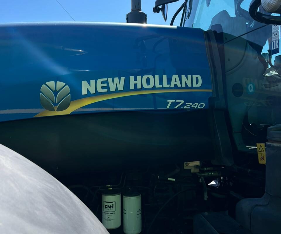 New Holland T7-240