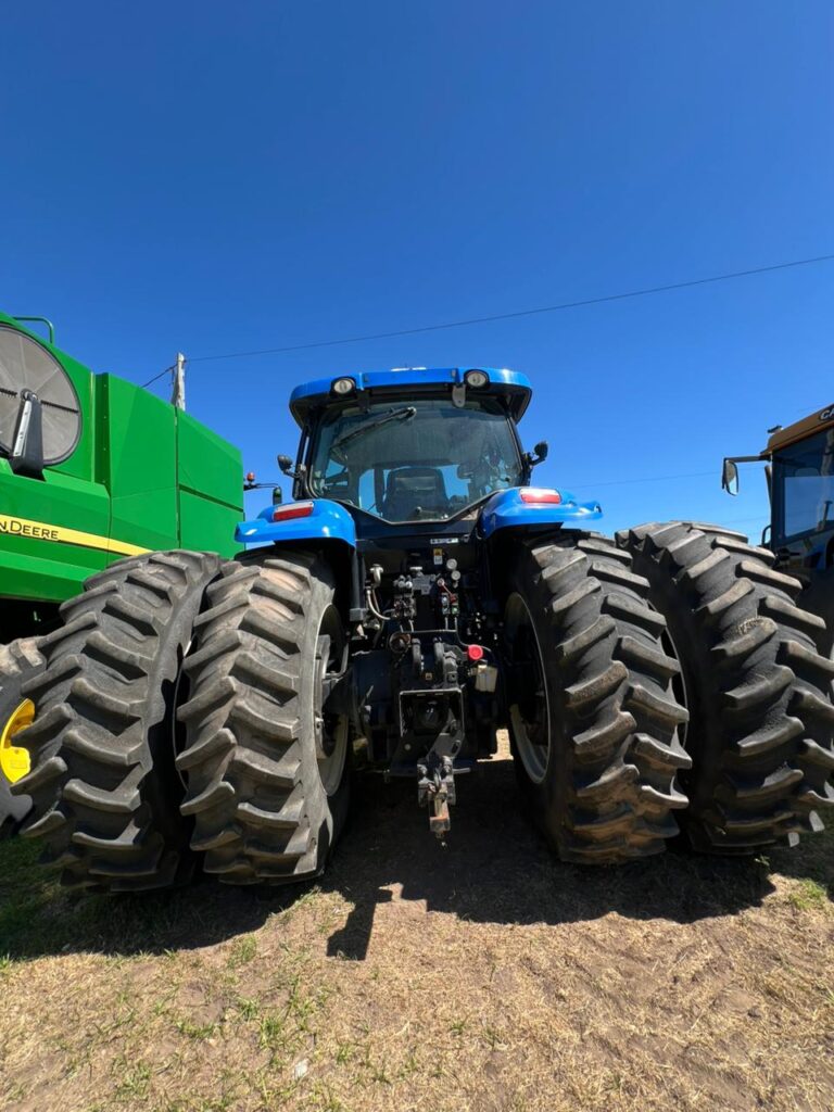 New Holland T7-240