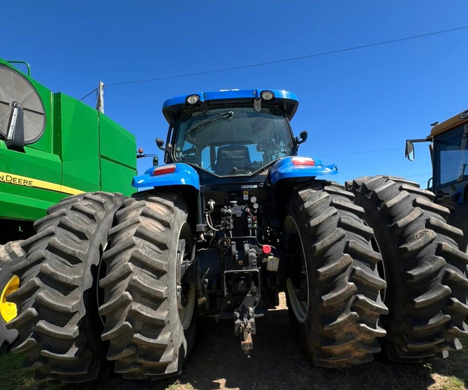 New Holland T7-240