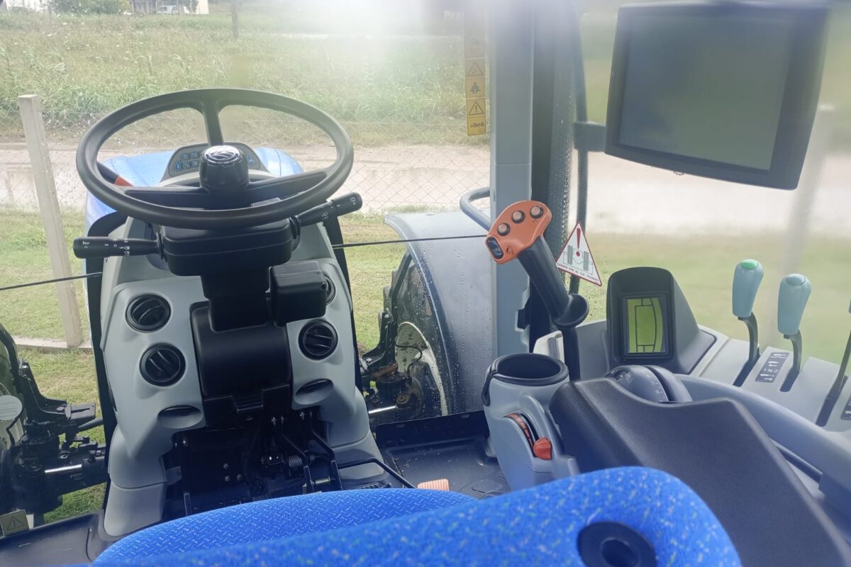 New Holland T7-240