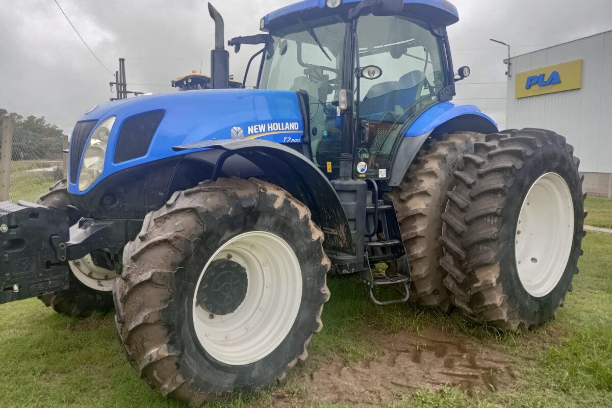 New Holland T7-240