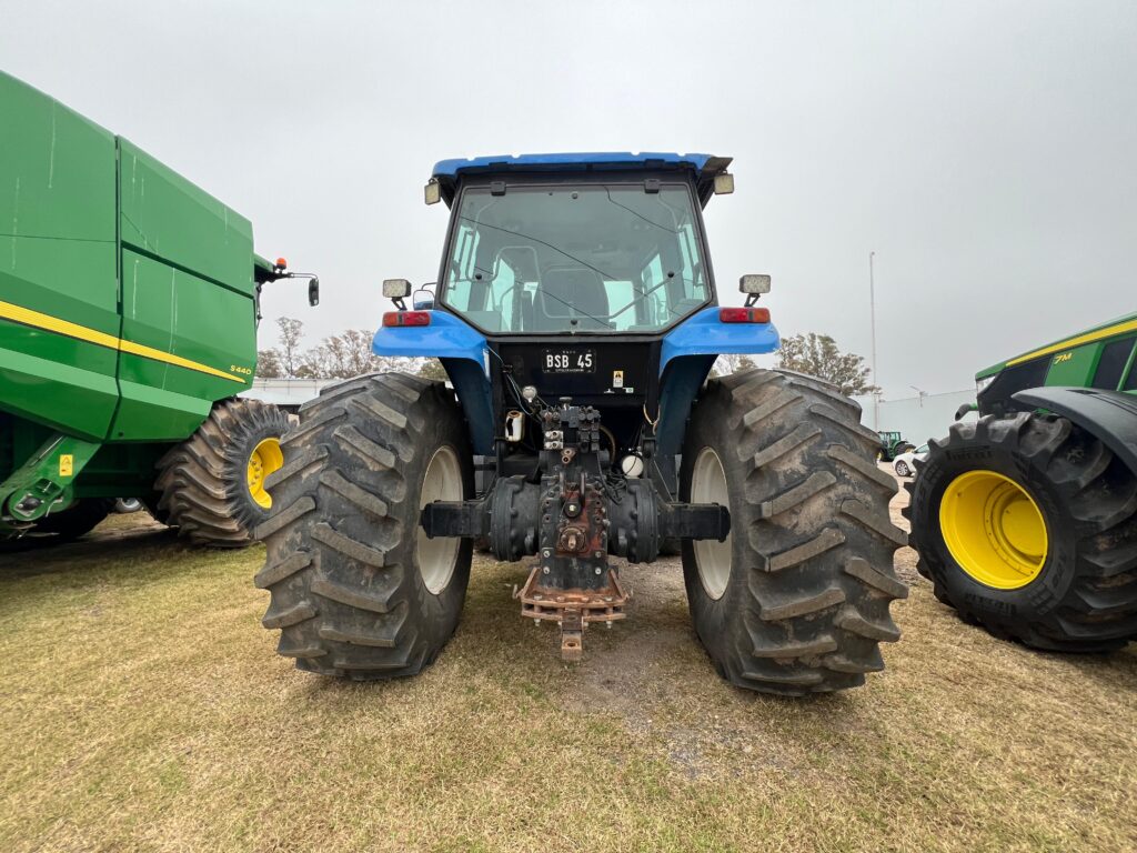 New Holland TM7040