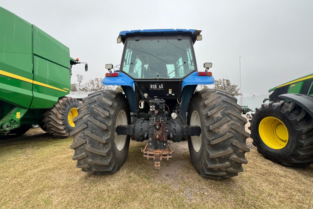 New Holland TM7040