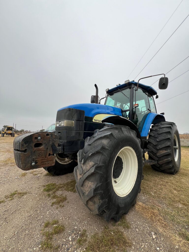 New Holland TM7040