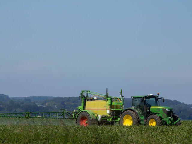John Deere 6130J