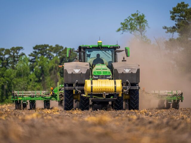 John Deere 8335R
